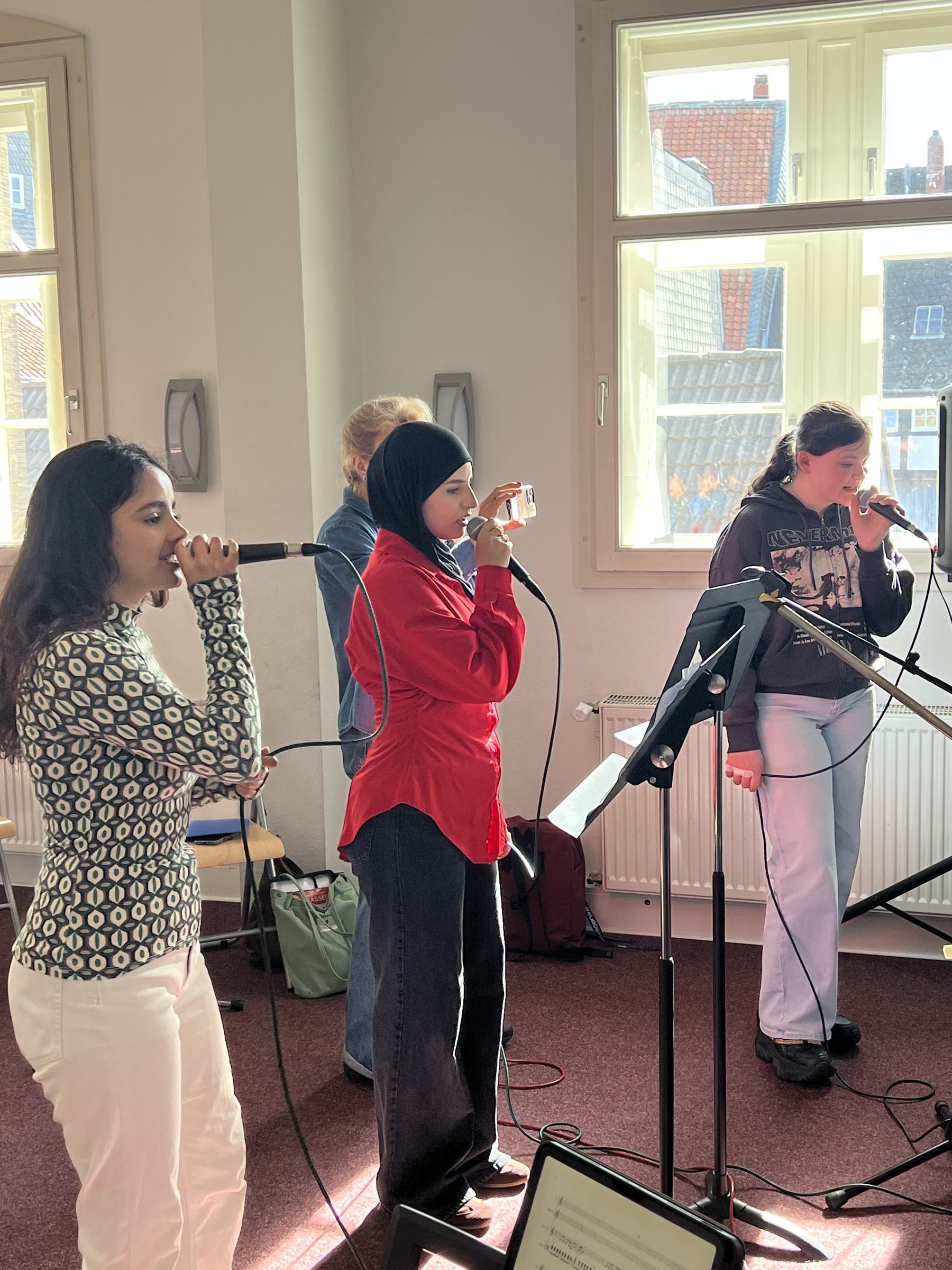 Sängerinnen und Sänger beim Gesangsworkshop mit Doreen Reitz